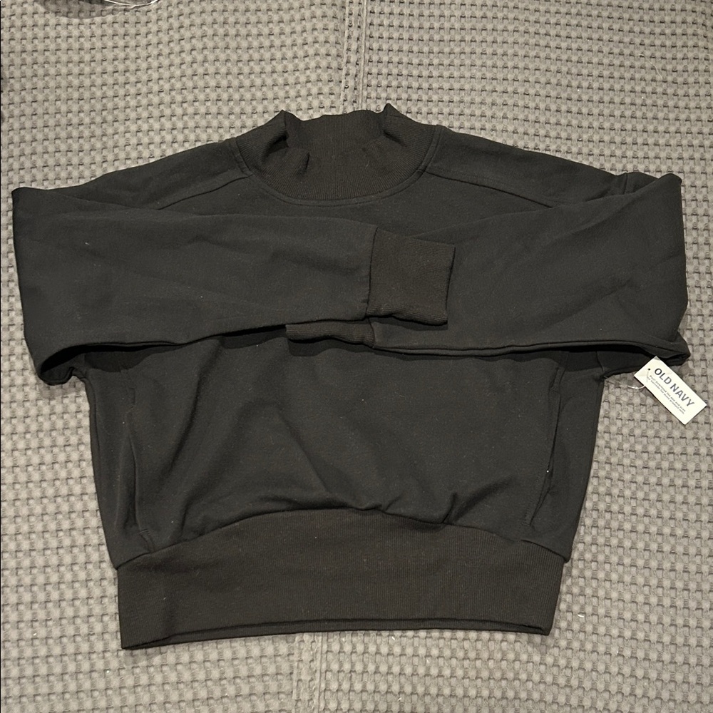 Black cropped mock turtleneck sweatshirt